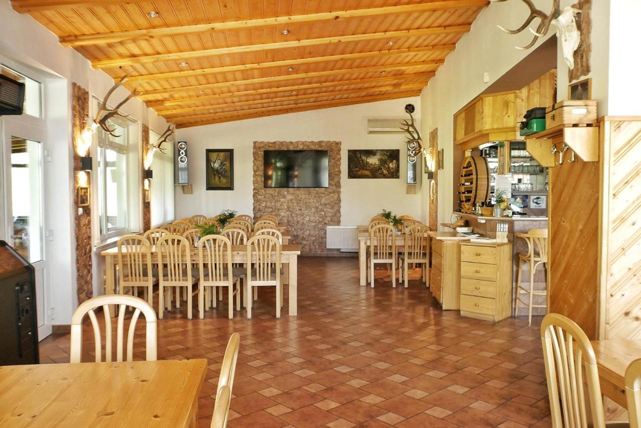 Penzion-Restaurant U Svabku ตาโคฟ ภายนอก รูปภาพ