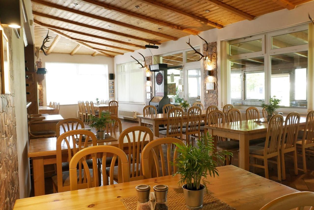 Penzion-Restaurant U Svabku ตาโคฟ ภายนอก รูปภาพ