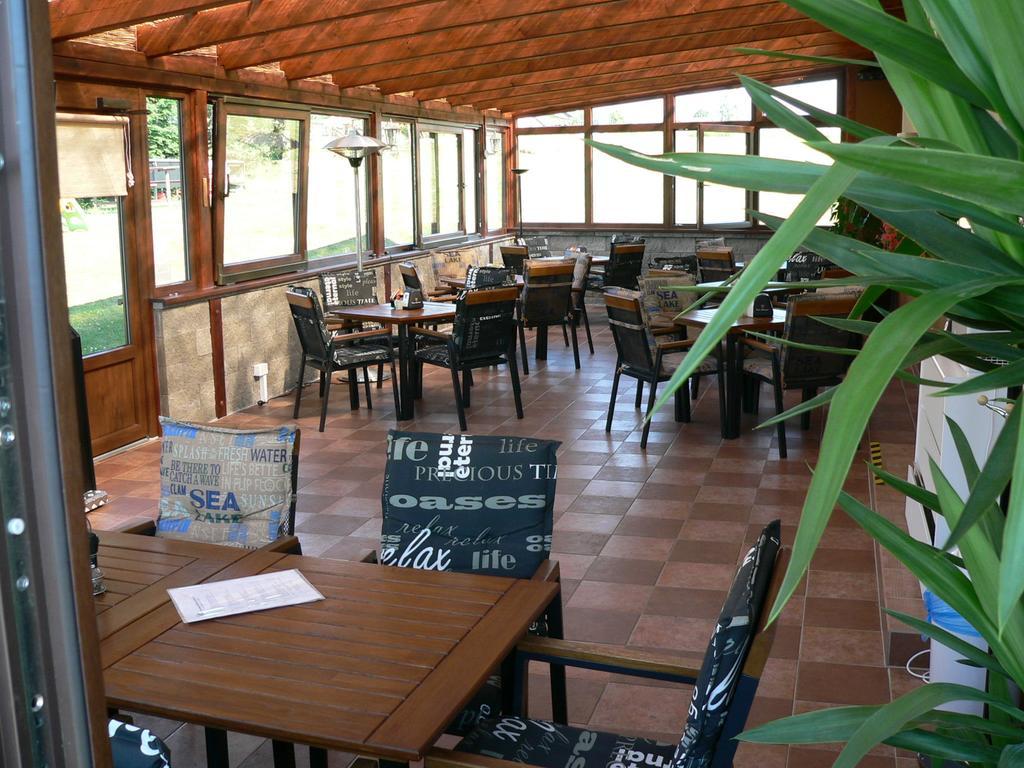 Penzion-Restaurant U Svabku ตาโคฟ ภายนอก รูปภาพ